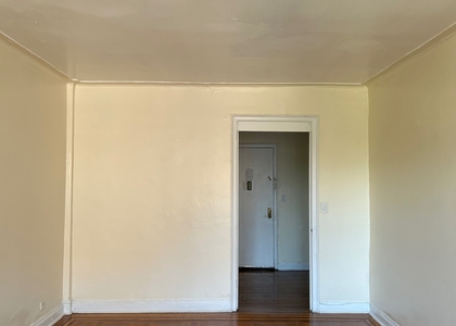 Bronx Park East - Photo 1