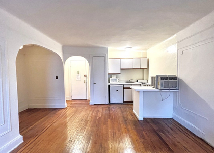 East 52nd Street - Photo 1