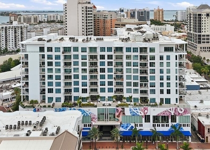 111 S Pineapple Avenue - Photo 1
