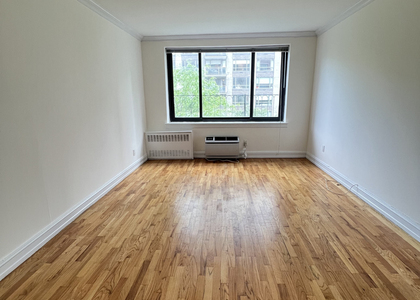 York Avenue - Photo 1