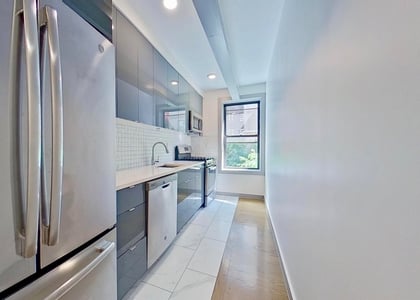 West 151st & B'way  - Photo 1