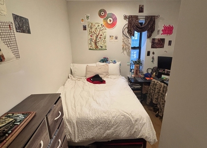 West 48th Street - Photo 1