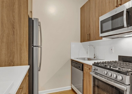 East 61th - Photo 1