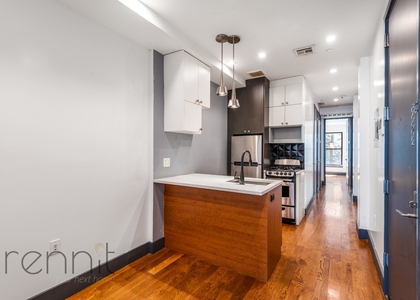 174 Knickerbocker Avenue, Broo - Photo 1