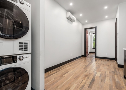 127 Thames Street, Brooklyn, N - Photo 1