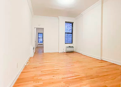 East 76 Street - Photo 1