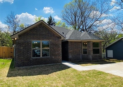 312 W Heron Street - Photo 1