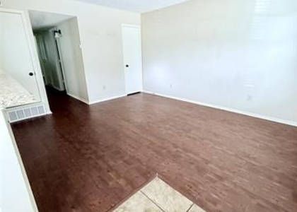 620 Race Street - Photo 1