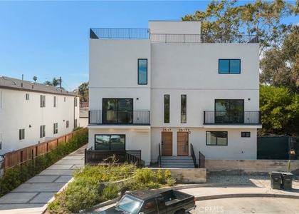 2515 Alsace Avenue - Photo 1
