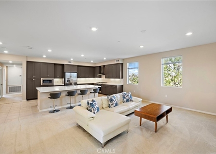 111 Bowery - Photo 1