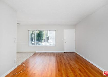 1023 N Laurel Avenue - Photo 1