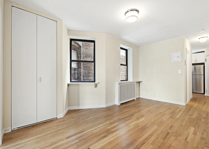West 49th Street - Photo 1