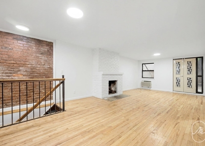 313 W 29th Street - Photo 1