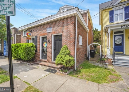1004 Prince Edward Street - Photo 1