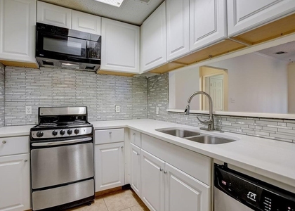 711 W 21st St - Photo 1