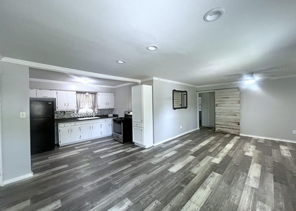 409 Oscar St - Photo 1