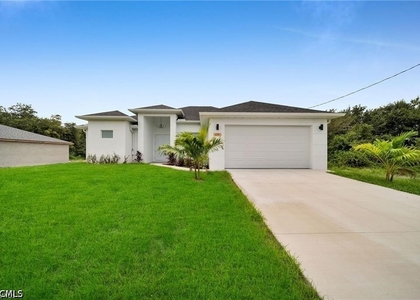 438 Poplar Street - Photo 1