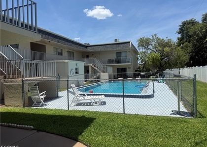 4923 Vincennes Court - Photo 1