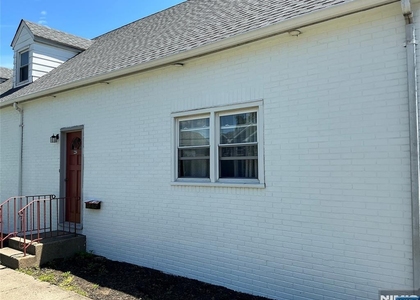 226 Livingston - Photo 1