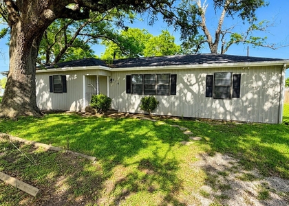 819 W Kyle Road - Photo 1