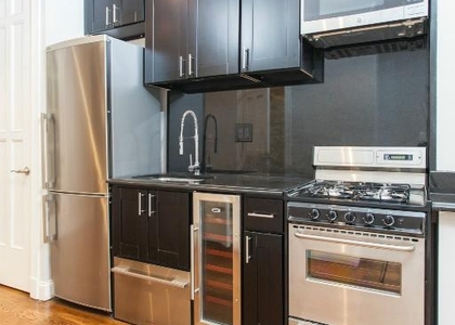 West 52nd Street - Photo 1
