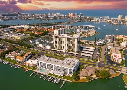 400 Island Way - Photo 1