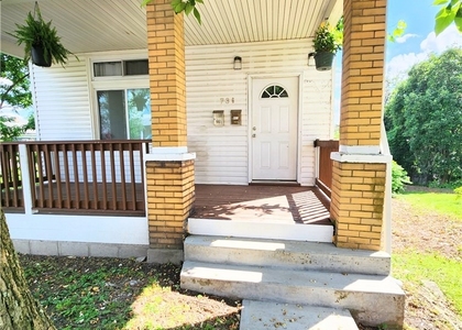736 Clarissa St - Photo 1