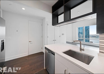 10th Avenue - Photo 1