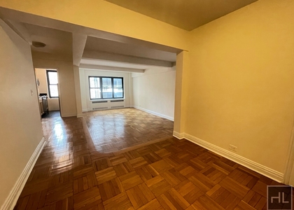 East 56 Street - Photo 1