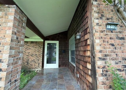 1717 Warwick Street - Photo 1