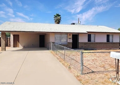 700 E Quail Avenue - Photo 1
