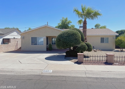 2401 E Meadowbrook Avenue - Photo 1