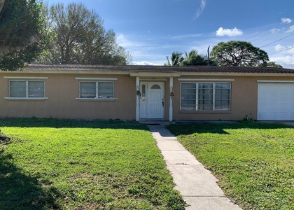 363 Hosbine Street - Photo 1