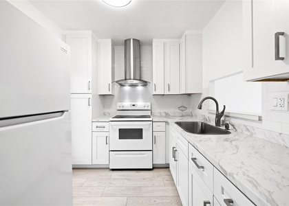 5031 W Oakland Park Boulevard - Photo 1