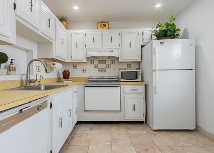 2811 Somerset Drive - Photo 1