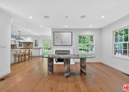 462 Warner Avenue - Photo 1
