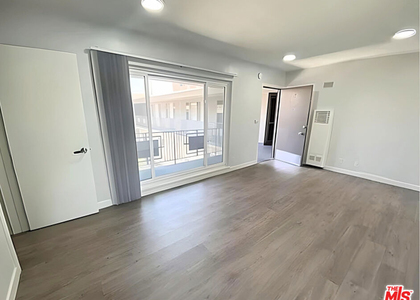 228 S Mariposa Avenue - Photo 1