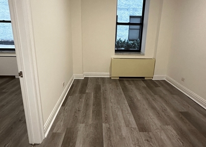 West 34th Street - Photo 1