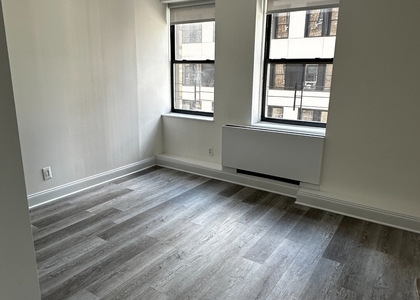 West 34th Street - Photo 1
