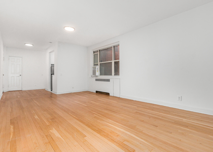 360 W 55th St - Photo 1