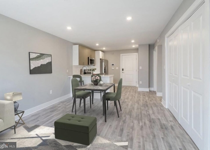 2500 N Mascher Street - Photo 1