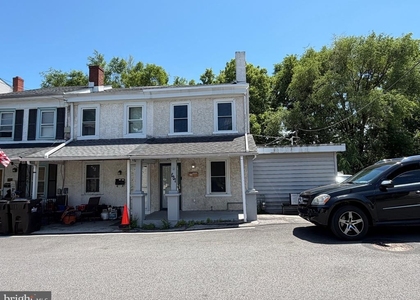 681 Summit Street - Photo 1