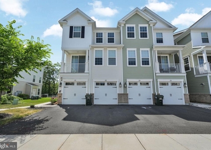 228 Park Ln - Photo 1