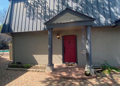 2500 Steck Ave - Photo 1