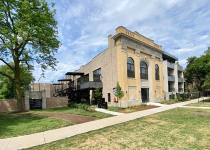 3228 W Palmer Street - Photo 1