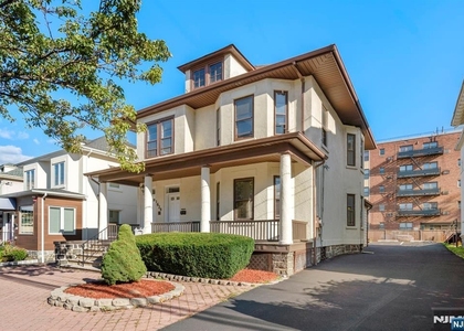 1624 Center - Photo 1