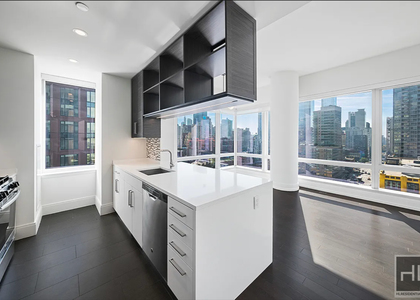 10th Avenue - Photo 1