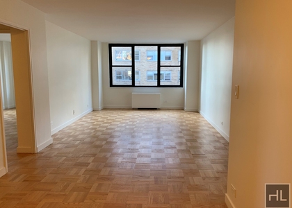 East 49 Street - Photo 1