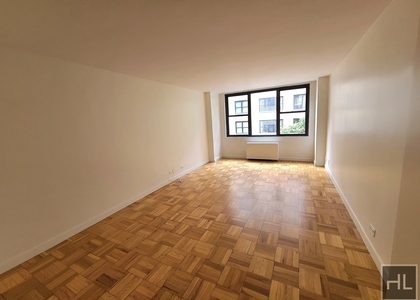 East 49 Street - Photo 1