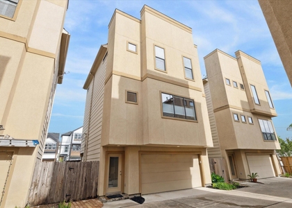1105 W 21st Street - Photo 1